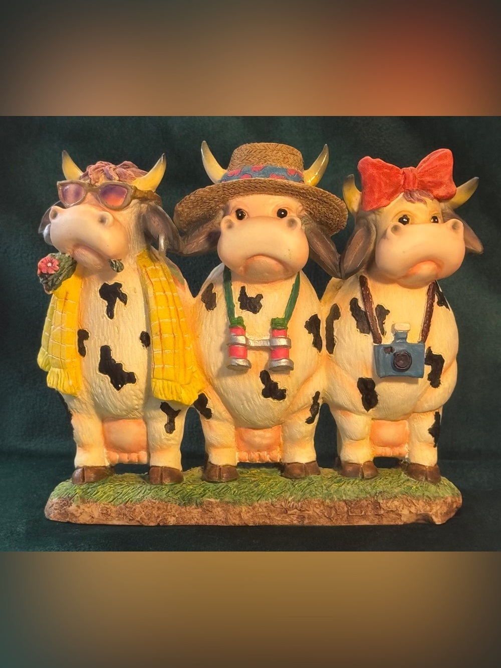 Vintage Three Tourists Vemars Collection Cows Figurine Great Condition Ceramic